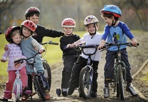 Занятия велоспортом для детей, с какого возраста, какую пользу может принести?
