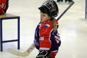 Хоккей для девочек: со скольки лет, и какая польза