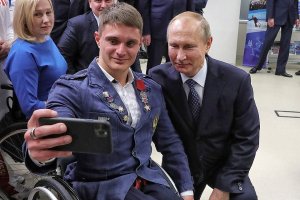 В Международный день инвалидов Владимир Путин встретился с российскими спортсменами-паралимпийцами, а также членами сборных России