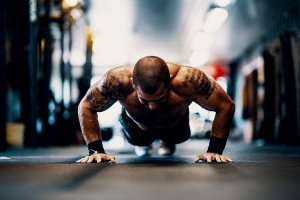 10 кроссфит тренировок с собственным весом